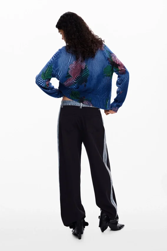 Blumiger Pullover Blumiger Pullover
