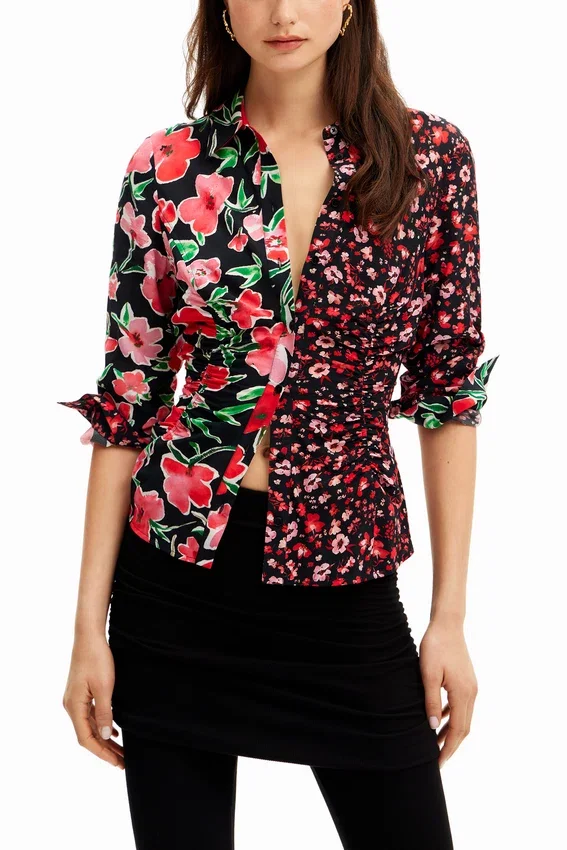 Blumiges Hemd mit Raffungen Blumiges Hemd mit Raffungen