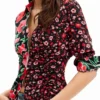 Blumiges Hemd mit Raffungen Blumiges Hemd mit Raffungen