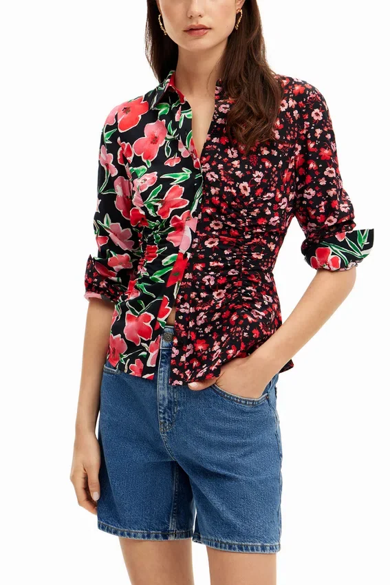 Blumiges Hemd mit Raffungen Blumiges Hemd mit Raffungen