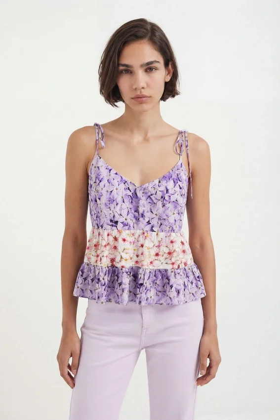 Blumiges Oberteil mit Träger Blumiges Oberteil mit Träger