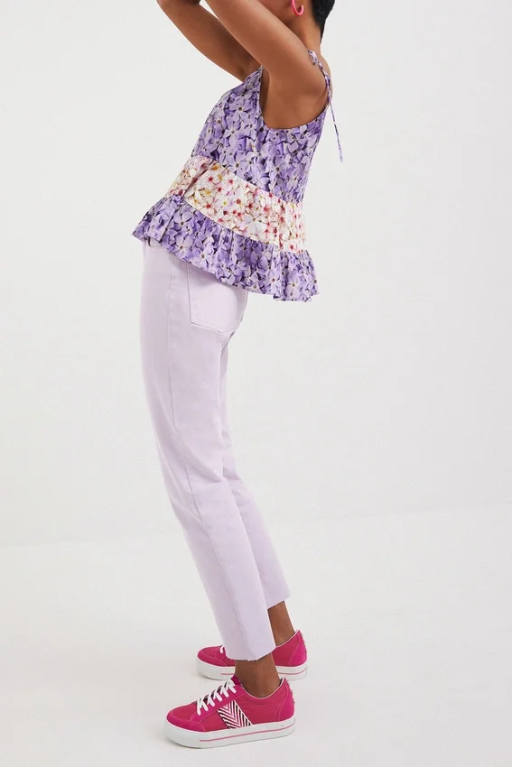 Blumiges Oberteil mit Träger Blumiges Oberteil mit Träger