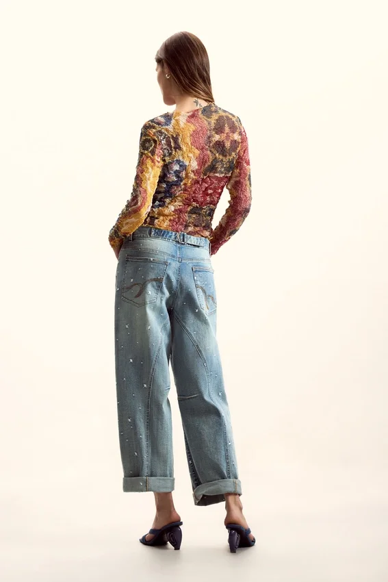 Blusen, entworfen von Christian Lacroix Blusen, entworfen von Christian Lacroix