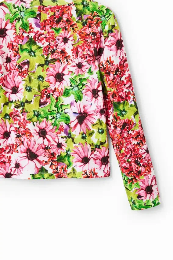 Buntes Hemd mit Blumenmuster Buntes Hemd mit Blumenmuster