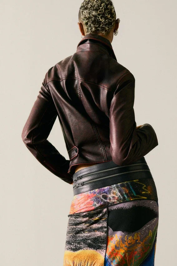 Burgunderrote Kunstleder-Jacke Burgunderrote Kunstleder-Jacke
