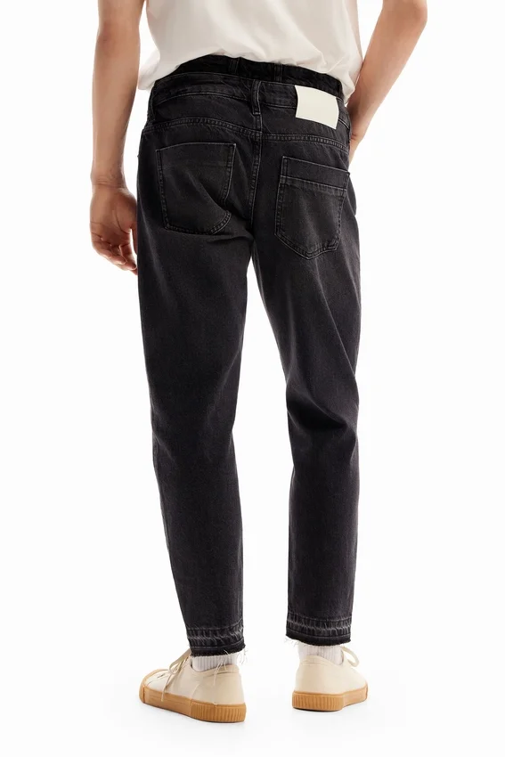 Carrot-Jeans mit doppeltem Bund Carrot-Jeans mit doppeltem Bund