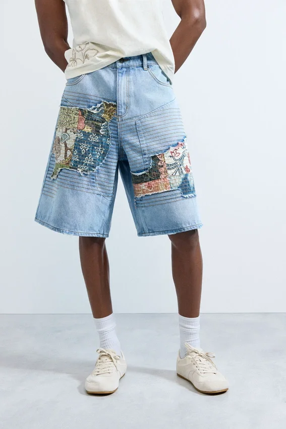 Denim-Bermudas mit Aufnähern Denim-Bermudas mit Aufnähern