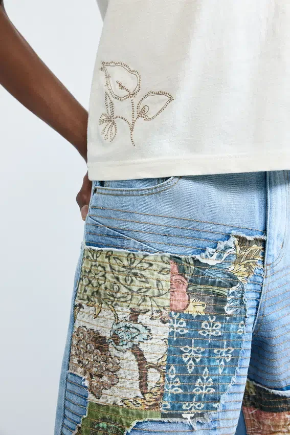 Denim-Bermudas mit Aufnähern Denim-Bermudas mit Aufnähern