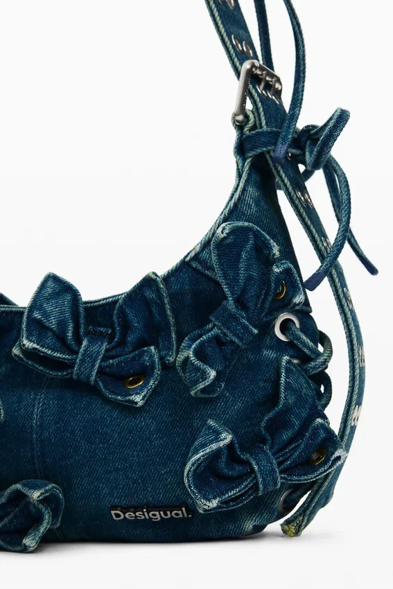 Denim-Tasche mit Applikationen Denim-Tasche mit Applikationen