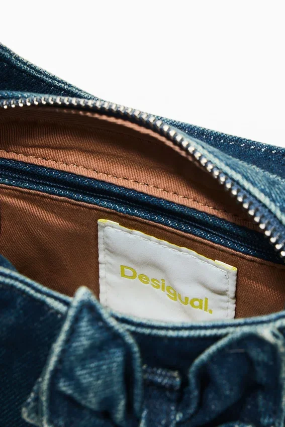 Denim-Tasche mit Applikationen Denim-Tasche mit Applikationen