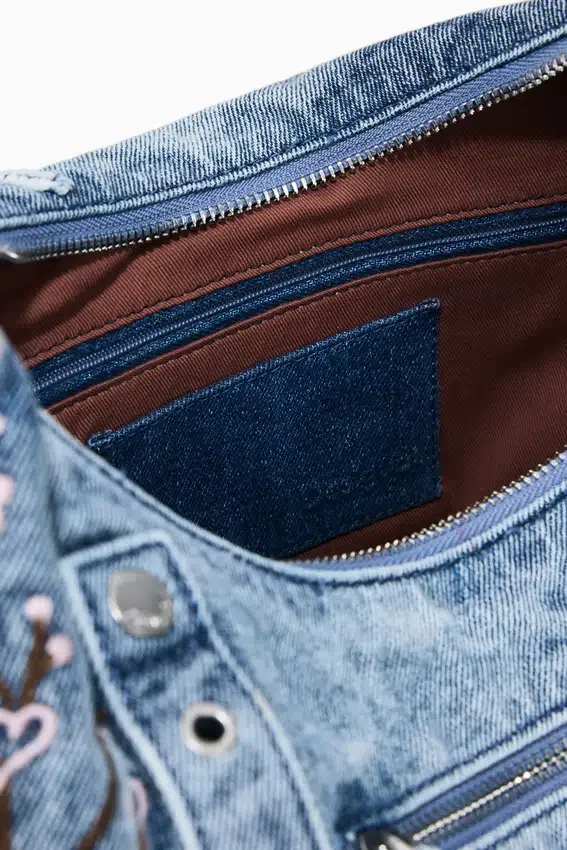 Denim-Tasche mit Schnallen Denim-Tasche mit Schnallen