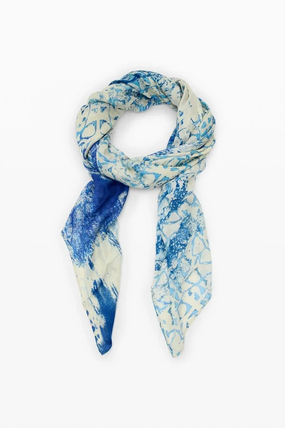 Designer-Schal von Christian Lacroix Designer-Schal von Christian Lacroix