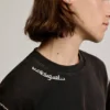 Details zum einfarbigen T-Shirt Details zum einfarbigen T-Shirt