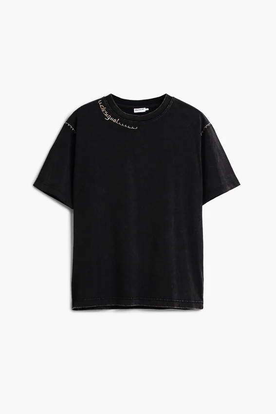 Details zum einfarbigen T-Shirt Details zum einfarbigen T-Shirt