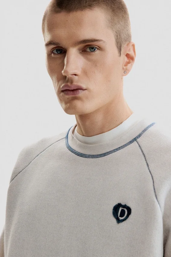 Einfaches Strick-Sweatshirt Einfaches Strick-Sweatshirt