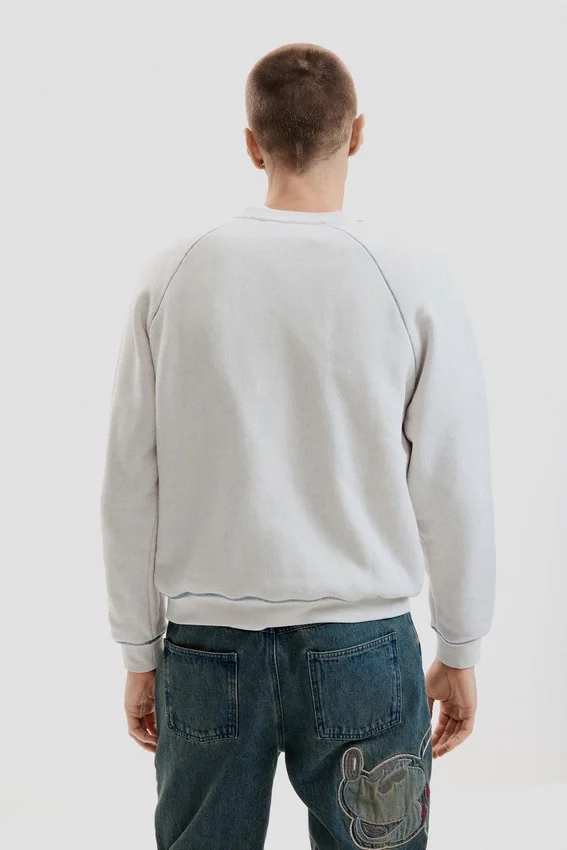 Einfaches Strick-Sweatshirt Einfaches Strick-Sweatshirt
