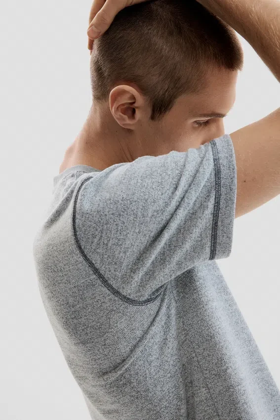 Einfaches Strick-T-Shirt Einfaches Strick-T-Shirt