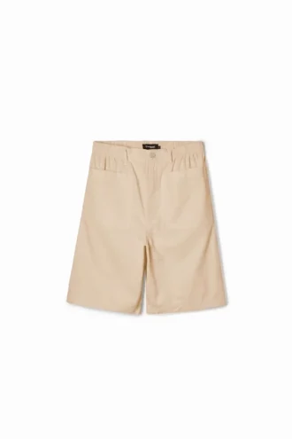 Einfarbige Shorts mit Taschen Einfarbige Shorts mit Taschen