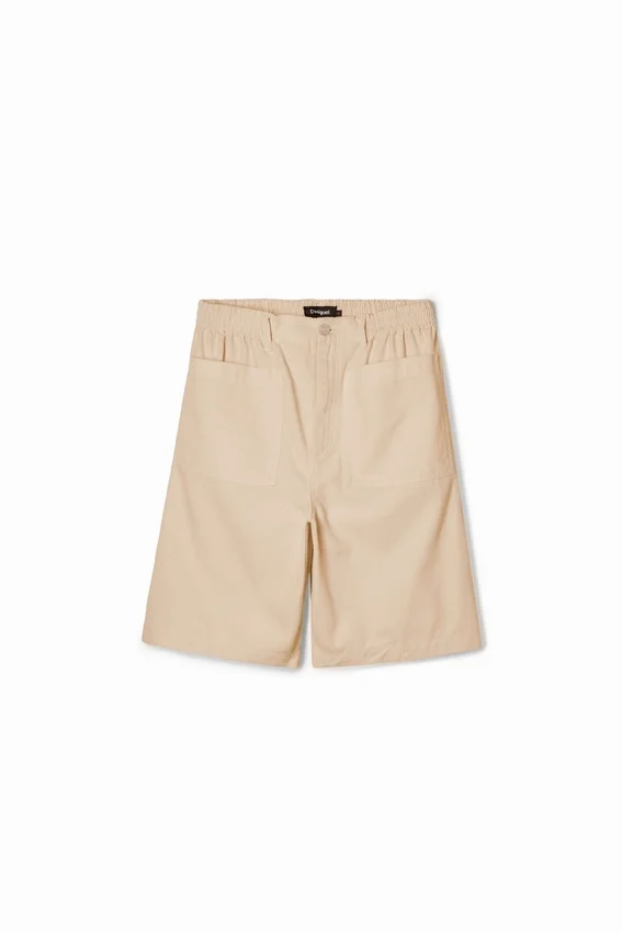 Einfarbige Shorts mit Taschen Einfarbige Shorts mit Taschen