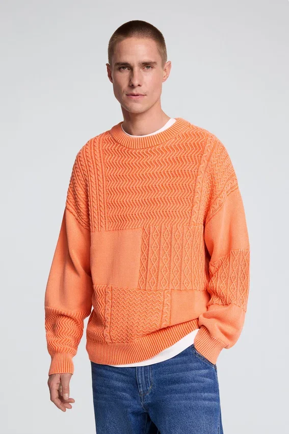 Einfarbiger Strickpullover Einfarbiger Strickpullover