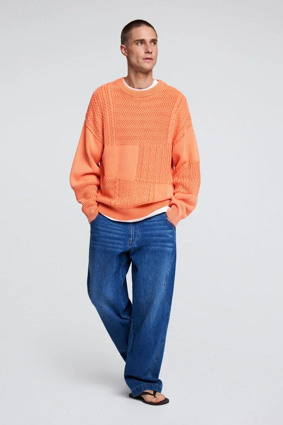 Einfarbiger Strickpullover Einfarbiger Strickpullover