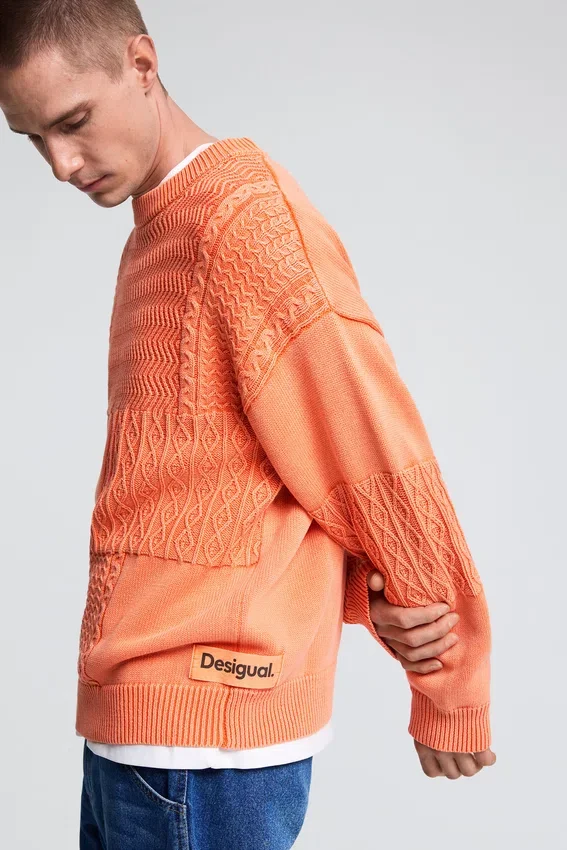 Einfarbiger Strickpullover Einfarbiger Strickpullover