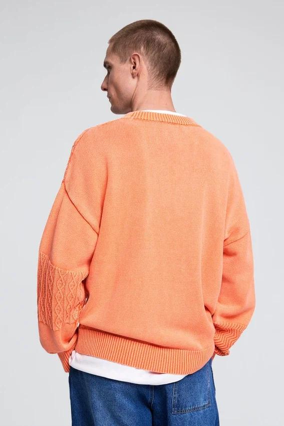 Einfarbiger Strickpullover Einfarbiger Strickpullover