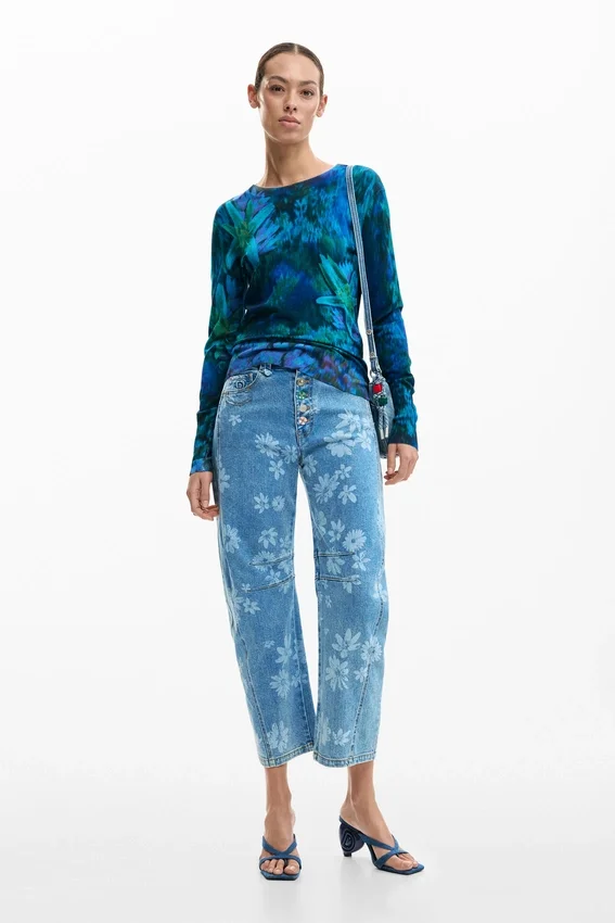 Feiner Pullover mit Gartenblumenmuster Feiner Pullover mit Gartenblumenmuster