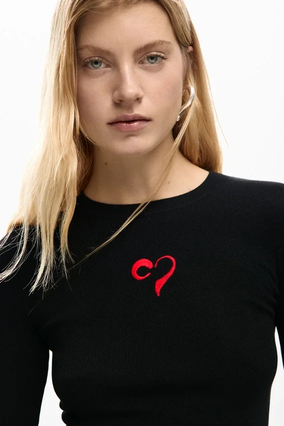 Feiner Pullover mit Herzmotiv Feiner Pullover mit Herzmotiv