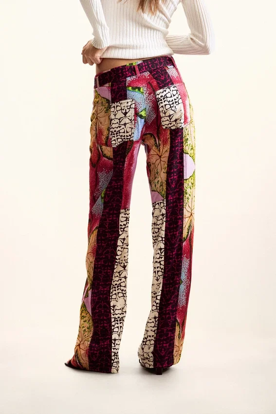 Fließende Hose, entworfen von Christian Lacroix Fließende Hose, entworfen von Christian Lacroix