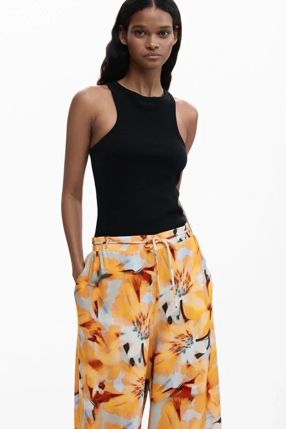 Fließende Hose mit Blumenmuster Fließende Hose mit Blumenmuster