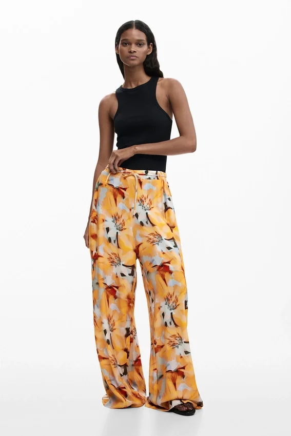 Fließende Hose mit Blumenmuster Fließende Hose mit Blumenmuster