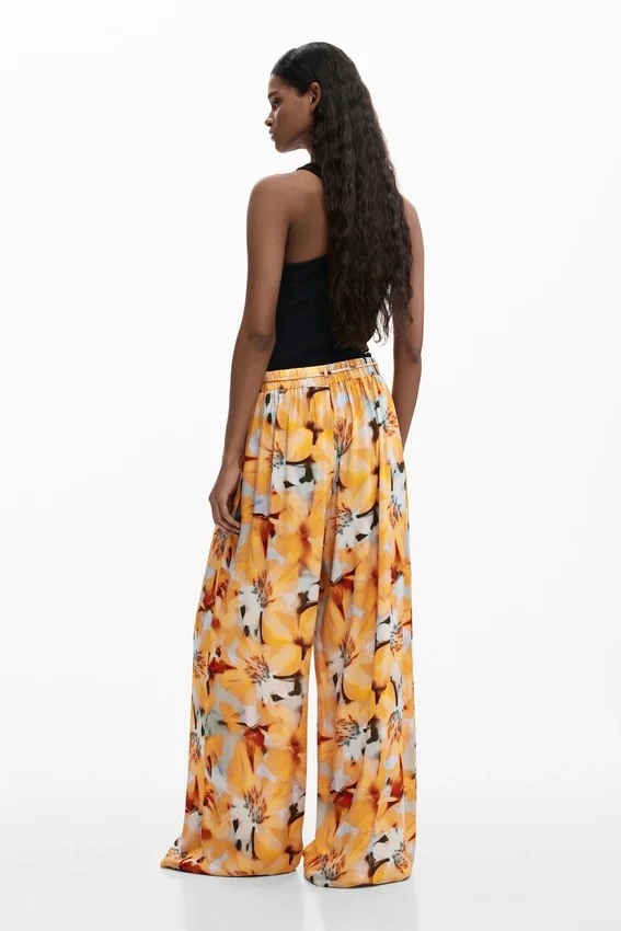Fließende Hose mit Blumenmuster Fließende Hose mit Blumenmuster