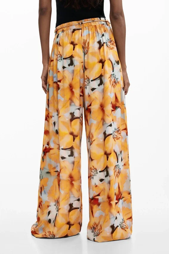 Fließende Hose mit Blumenmuster Fließende Hose mit Blumenmuster