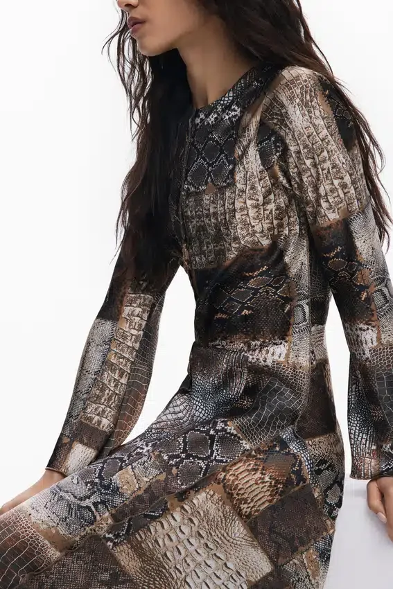 Fließendes Kleid mit Animal-Print Fließendes Kleid mit Animal-Print