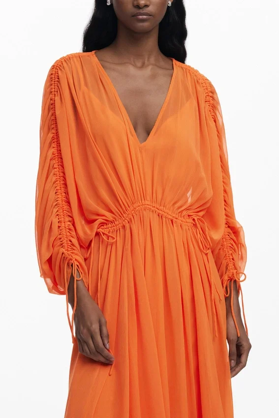 Fließendes langes Kleid Fließendes langes Kleid