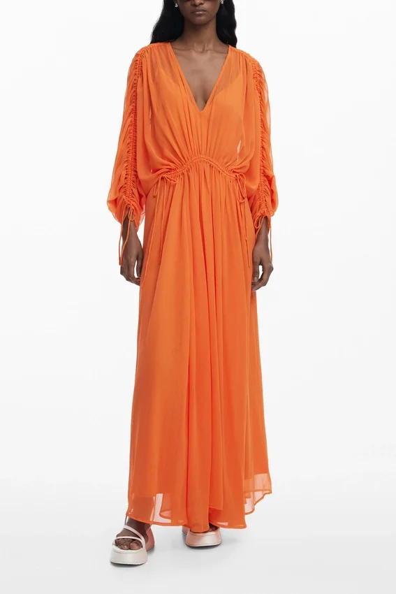 Fließendes langes Kleid Fließendes langes Kleid