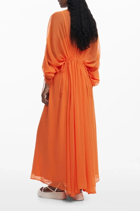 Fließendes langes Kleid Fließendes langes Kleid