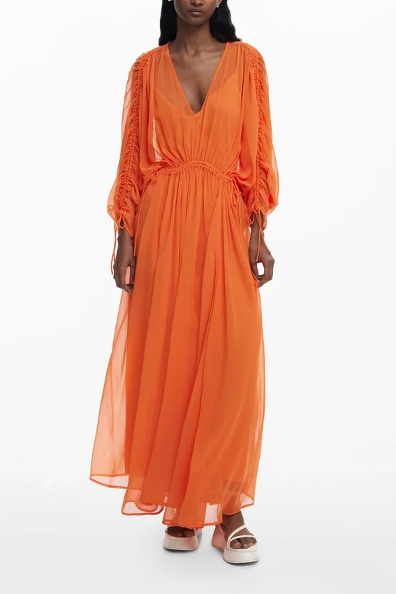 Fließendes langes Kleid Fließendes langes Kleid