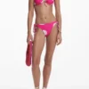 Fuchsiafarbenes Bikini-Oberteil mit Muschelprint Fuchsiafarbenes Bikini-Oberteil mit Muschelprint
