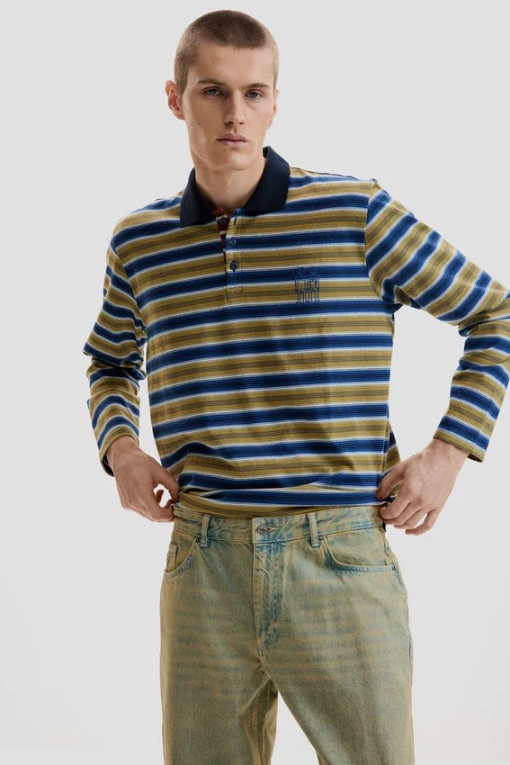Gefärbte Jeans-Hose Gefärbte Jeans-Hose