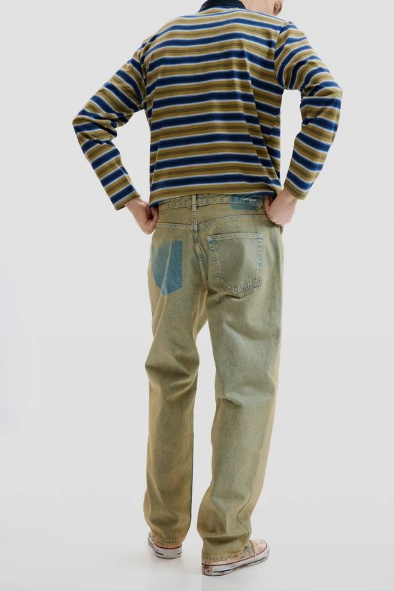 Gefärbte Jeans-Hose Gefärbte Jeans-Hose