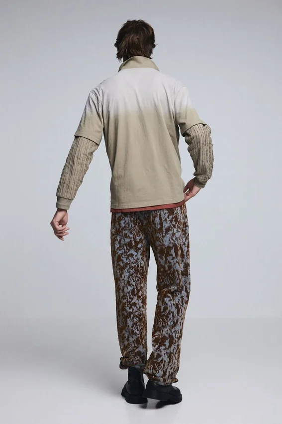 Gerade geschnittene Hose mit Struktur Gerade geschnittene Hose mit Struktur