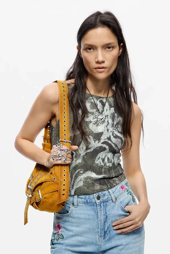 Gerade geschnittene Jeans mit Blumenmuster Gerade geschnittene Jeans mit Blumenmuster