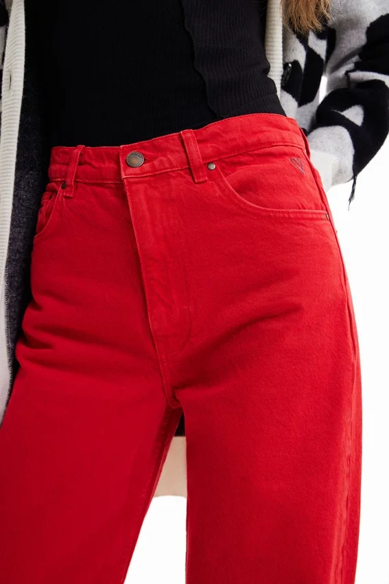 Gerade geschnittene, verkürzte Jeans Gerade geschnittene, verkürzte Jeans