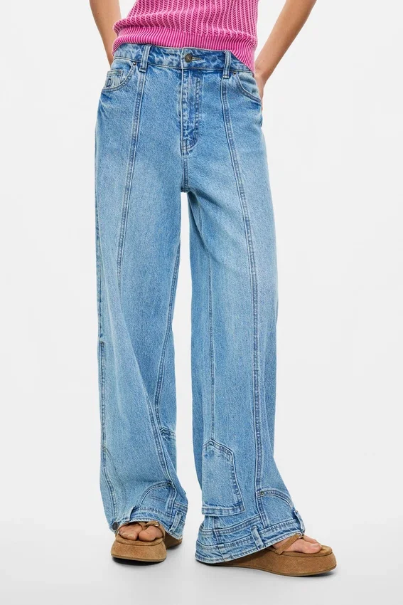Gerade Jeans mit Inverted-Effekt Gerade Jeans mit Inverted-Effekt