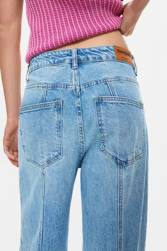 Gerade Jeans mit Inverted-Effekt Gerade Jeans mit Inverted-Effekt