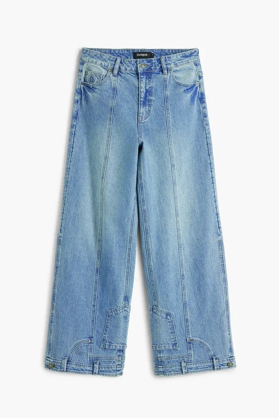 Gerade Jeans mit Inverted-Effekt Gerade Jeans mit Inverted-Effekt