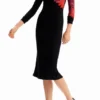 Geripptes Midi-Kleid mit Blumenmuster Geripptes Midi-Kleid mit Blumenmuster