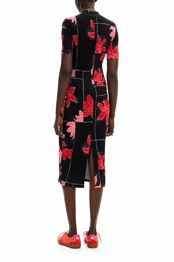 Geripptes Midi-Kleid mit Blumenmuster Geripptes Midi-Kleid mit Blumenmuster